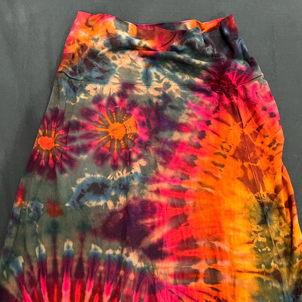 Sivana Tie-Dye Flowy Skirt